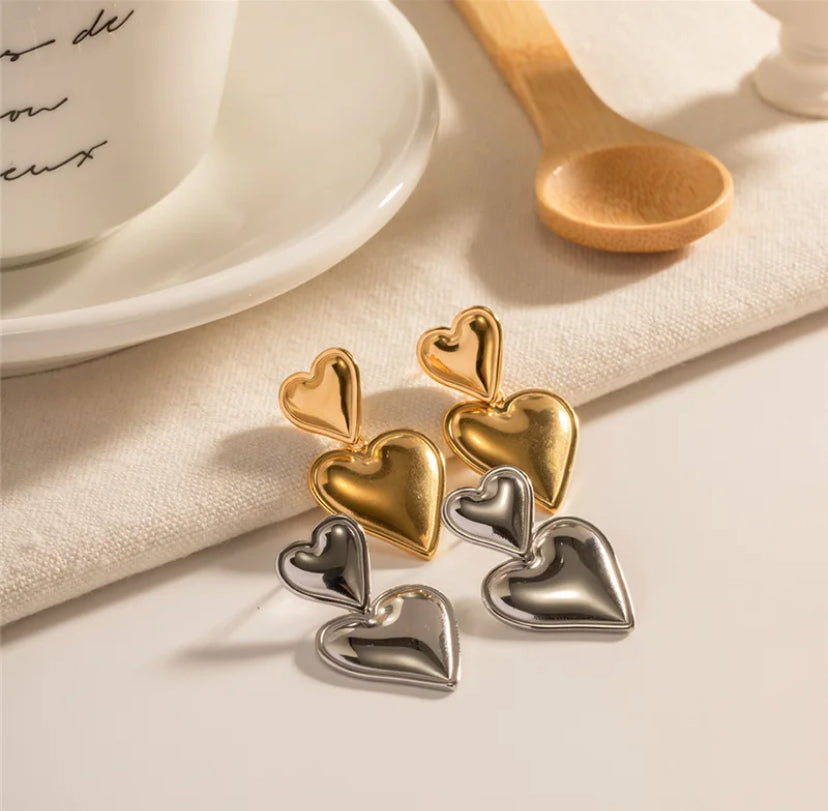 Aretes Dúo Corazones Plateados Loving Me