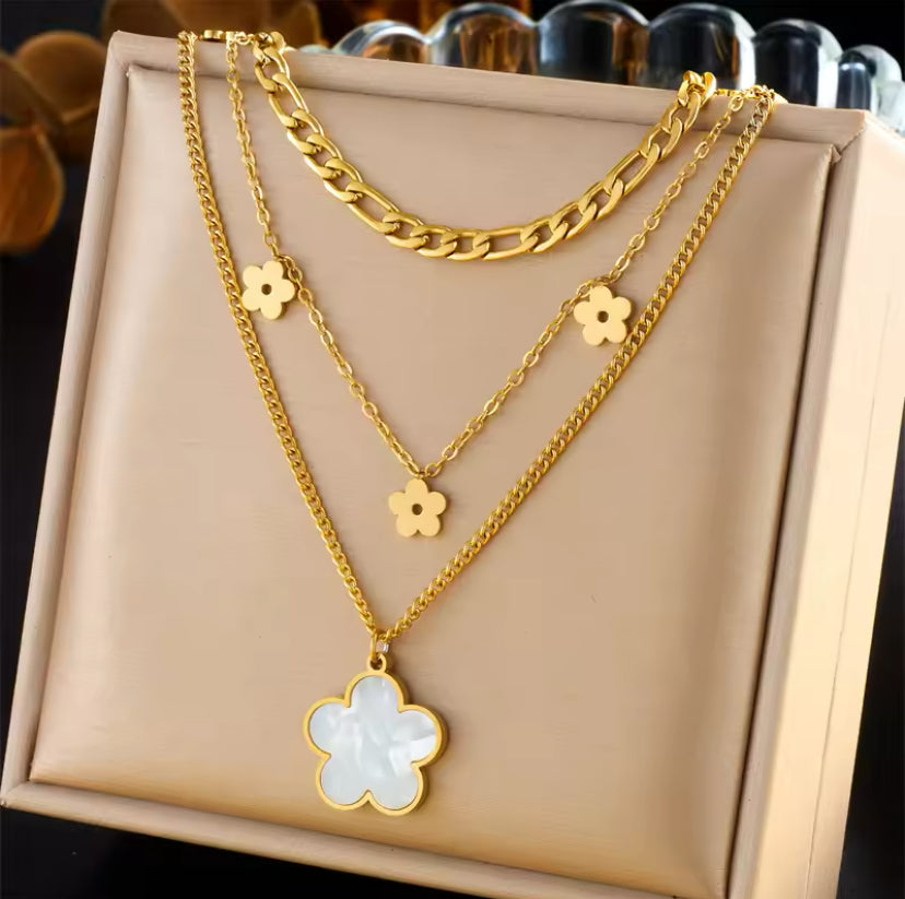 Collar Trío Flor Blanca