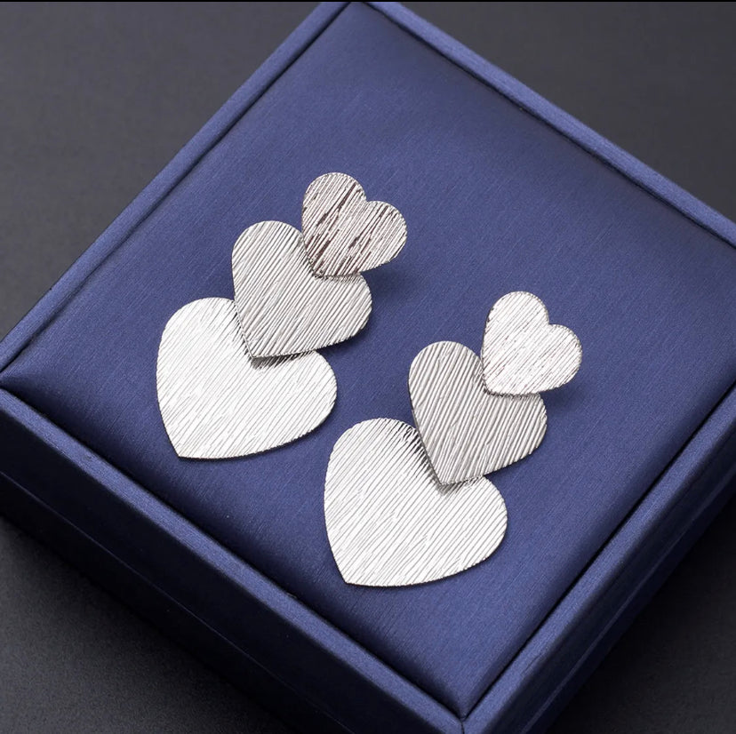Aretes Corazones Plateados