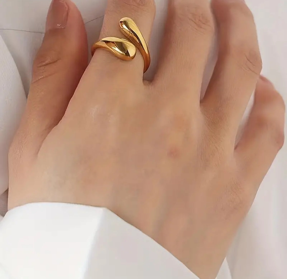 Anillo Gota Dorado Loving Me