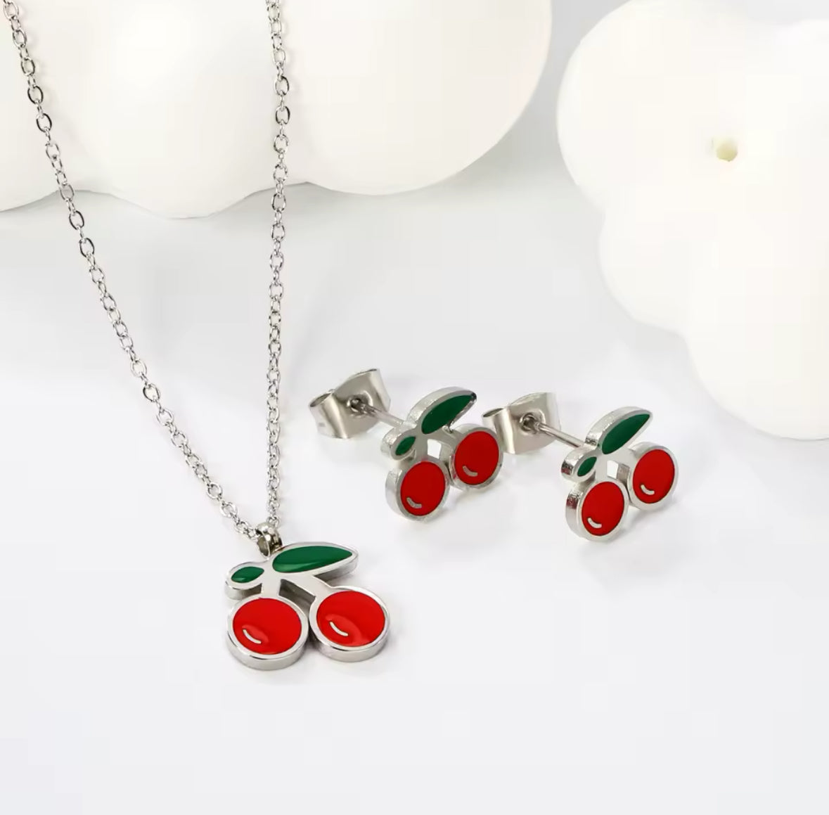 Collar Cereza con aretes Plateado