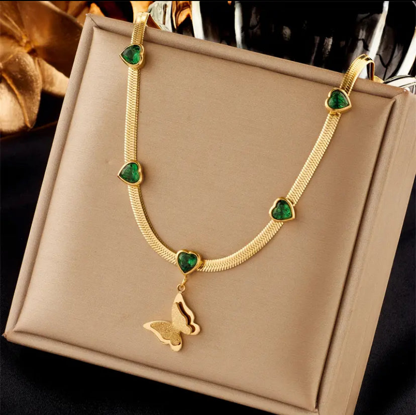 Collar Mariposa Corazones Verde
