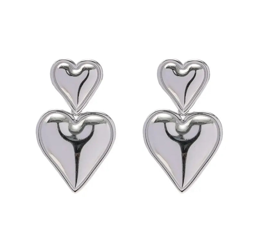 Aretes Dúo Corazones Plateados Loving Me