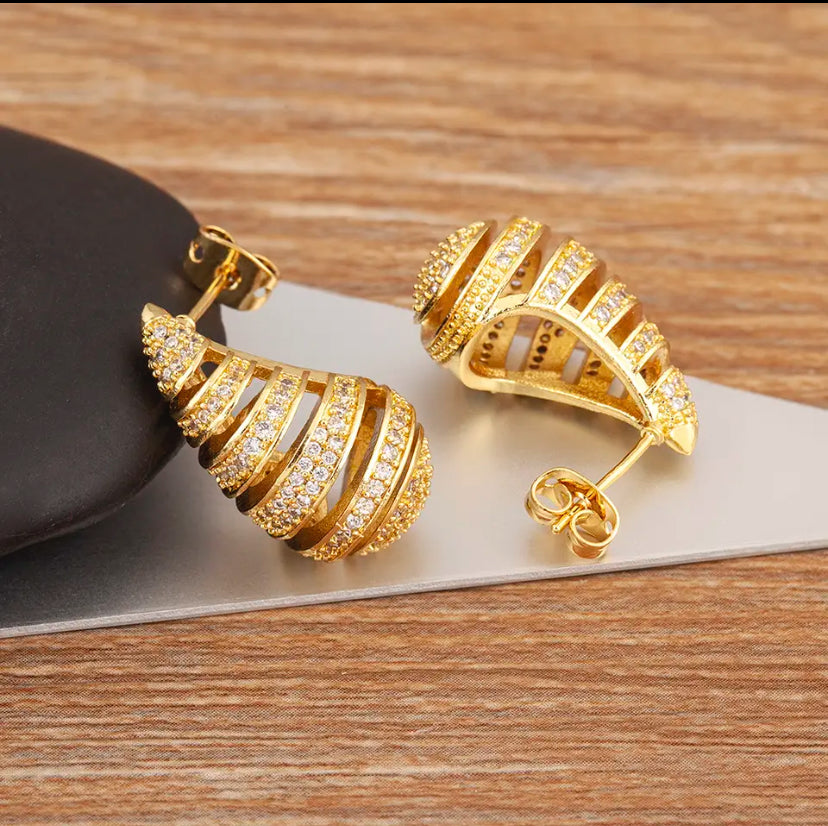 Aretes Gota Caracol Dorado Loving Me