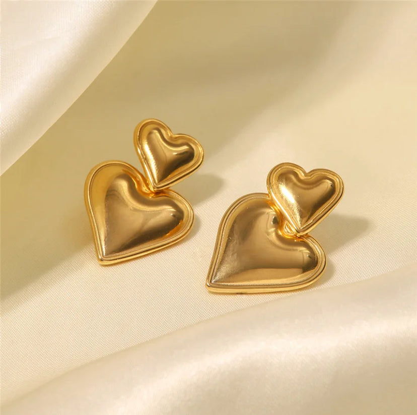 Aretes Dúo Corazones Dorados Loving Me