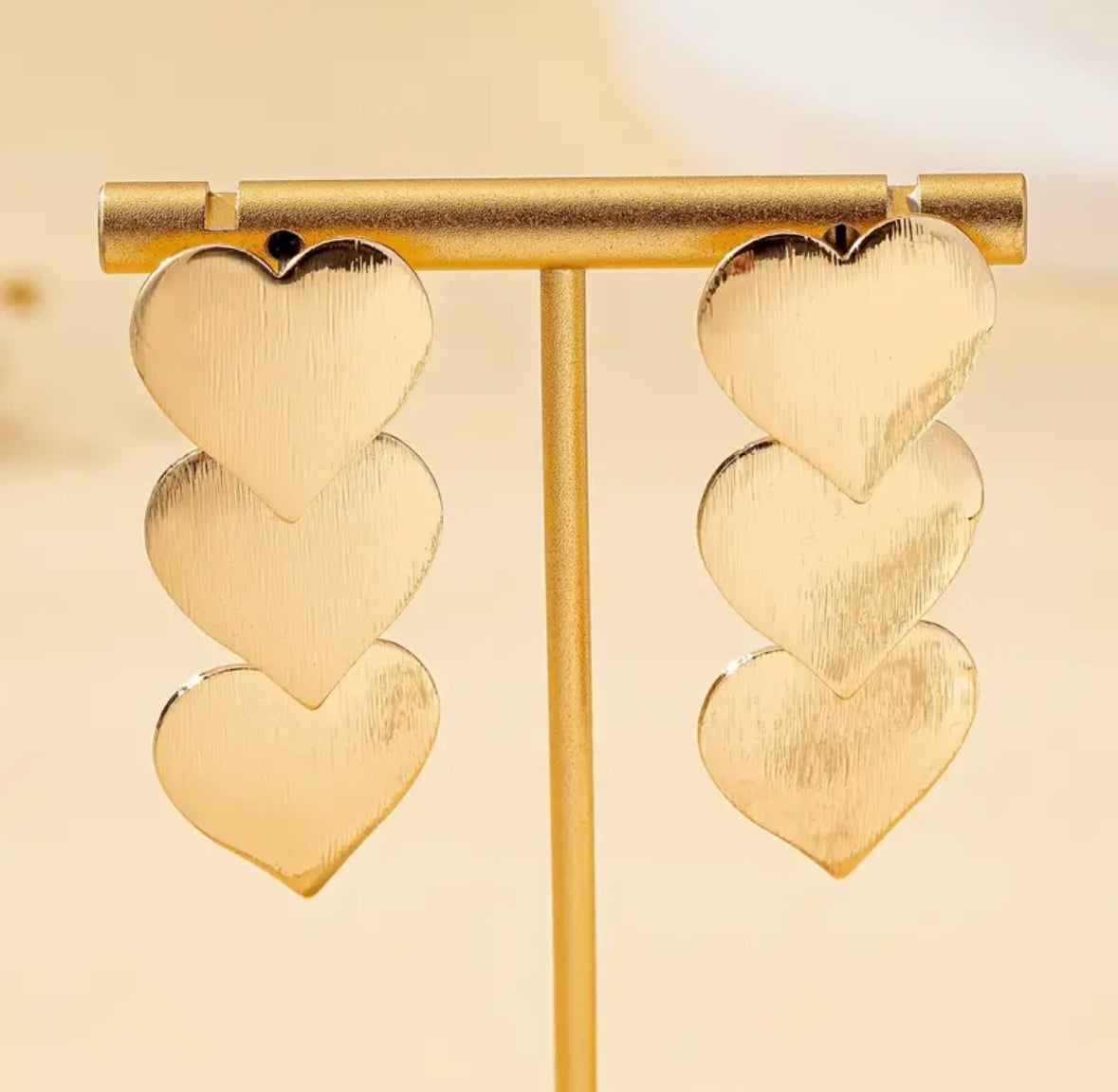 Aretes Corazones Dorados Largos