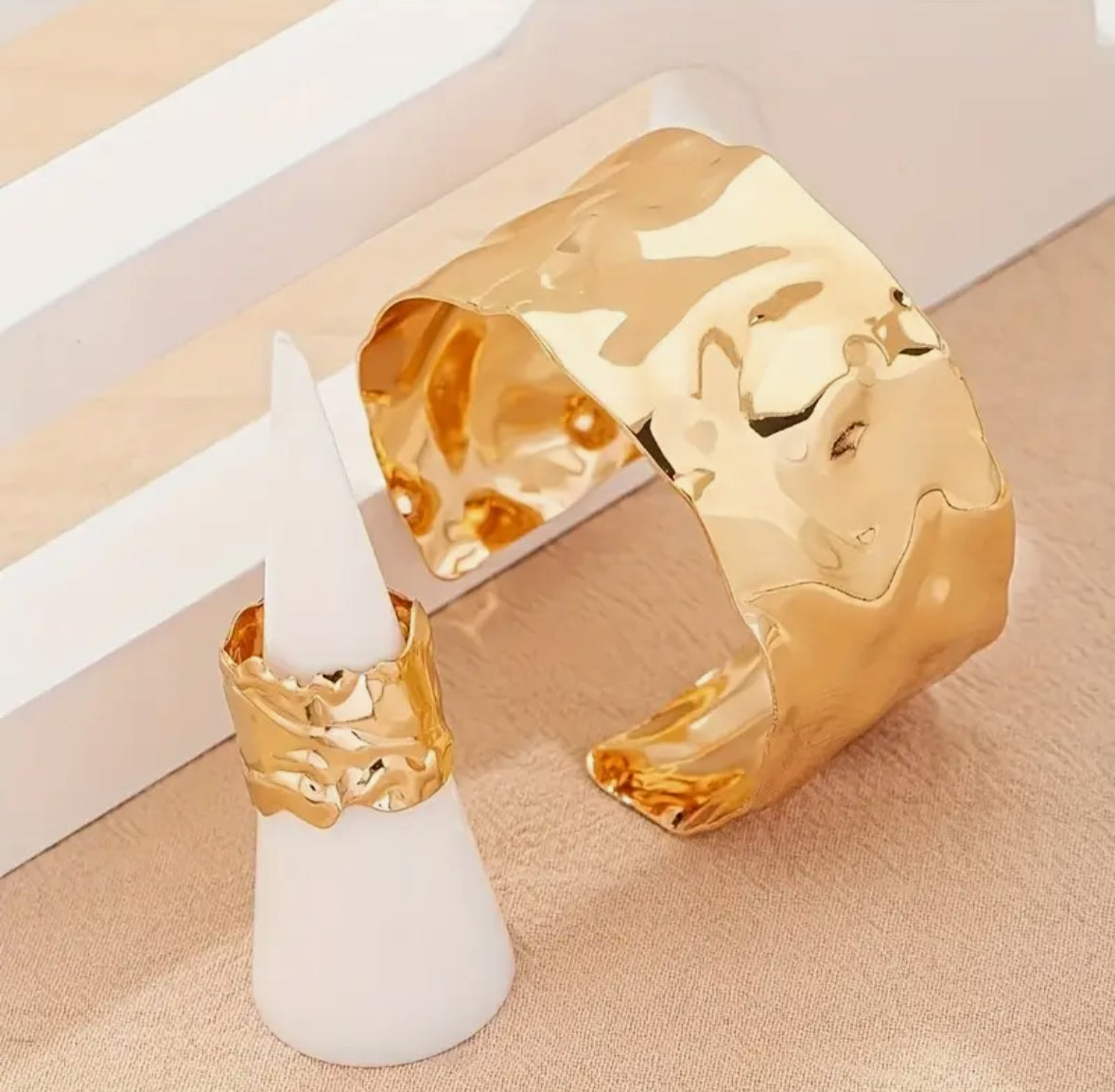 Combo Brazalete Con Anillo Dorado