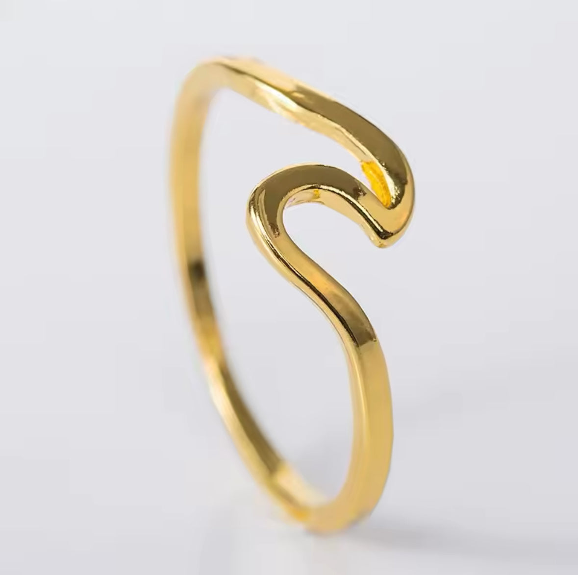 Anillo Ola de Mar Dorado