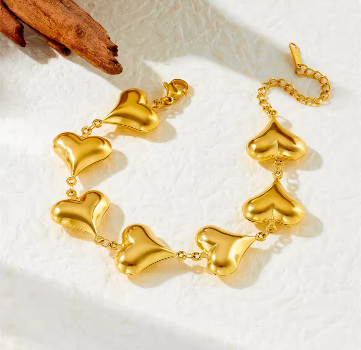 Pulsera Corazones Dorada