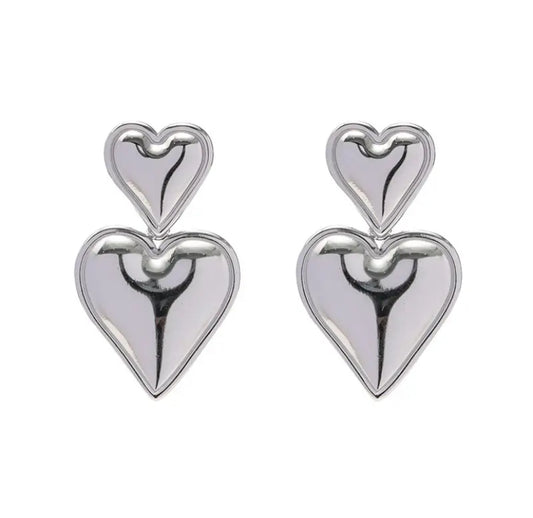 Aretes Dúo Corazones Plateados Loving Me