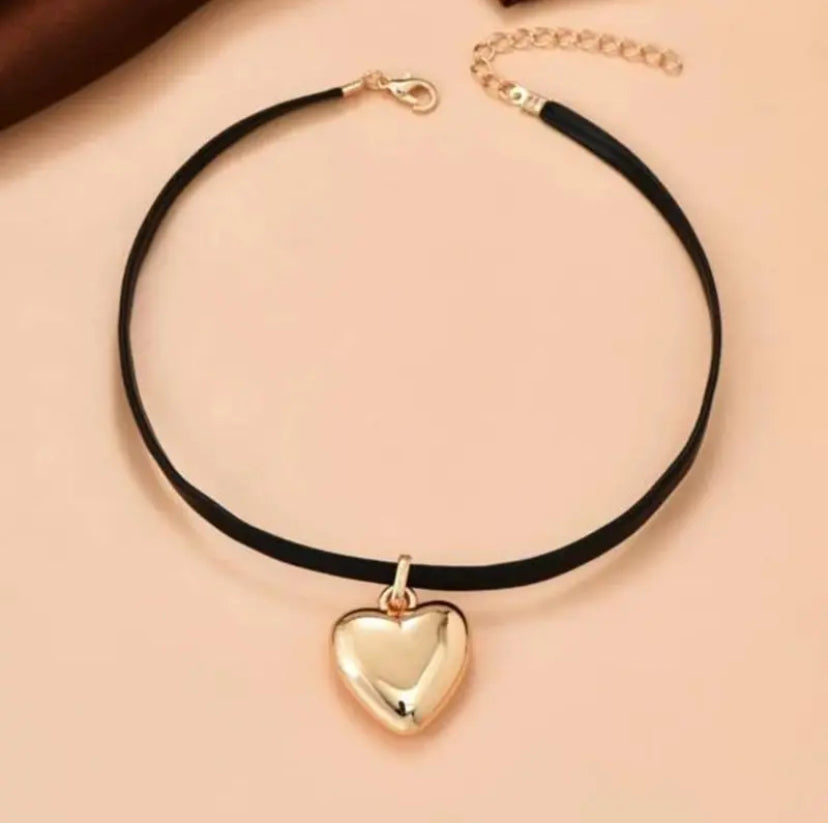 Collar Cuero Corazón Chunky