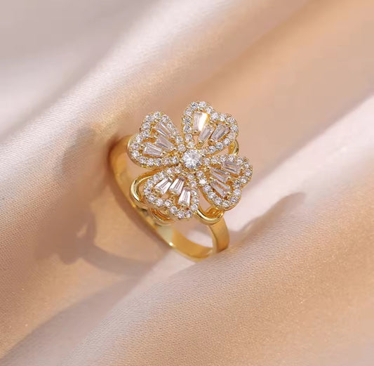 Anillo Flor Circones Dorado