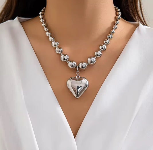 Collar Balines Corazón Plateado