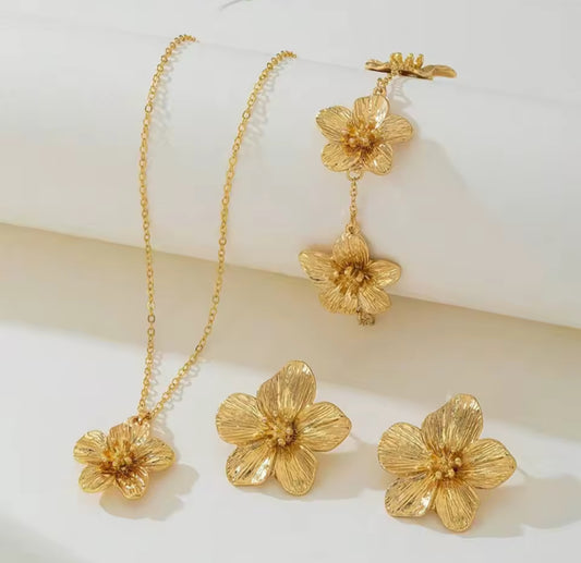 Combo Flor Dorada Collar, Aretes y Pulsera